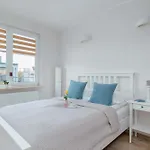 Atmospheric In Center With Desk And Bathtub By Renters Apartmán *