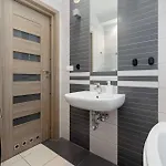 Atmospheric In Center With Desk And Bathtub By Renters Apartmán