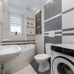 Atmospheric In Center With Desk And Bathtub By Renters Apartamento