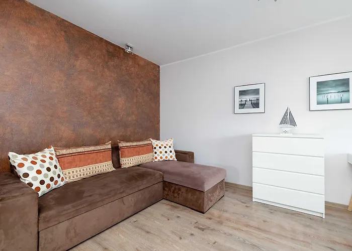 Atmospheric In Center With Desk And Bathtub By Renters Apartman Kołobrzeg