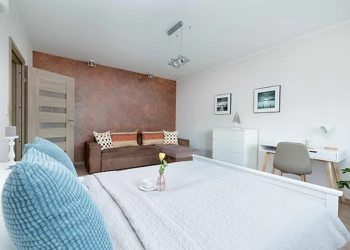 Atmospheric In Center With Desk And Bathtub By Renters Apartman Kołobrzeg